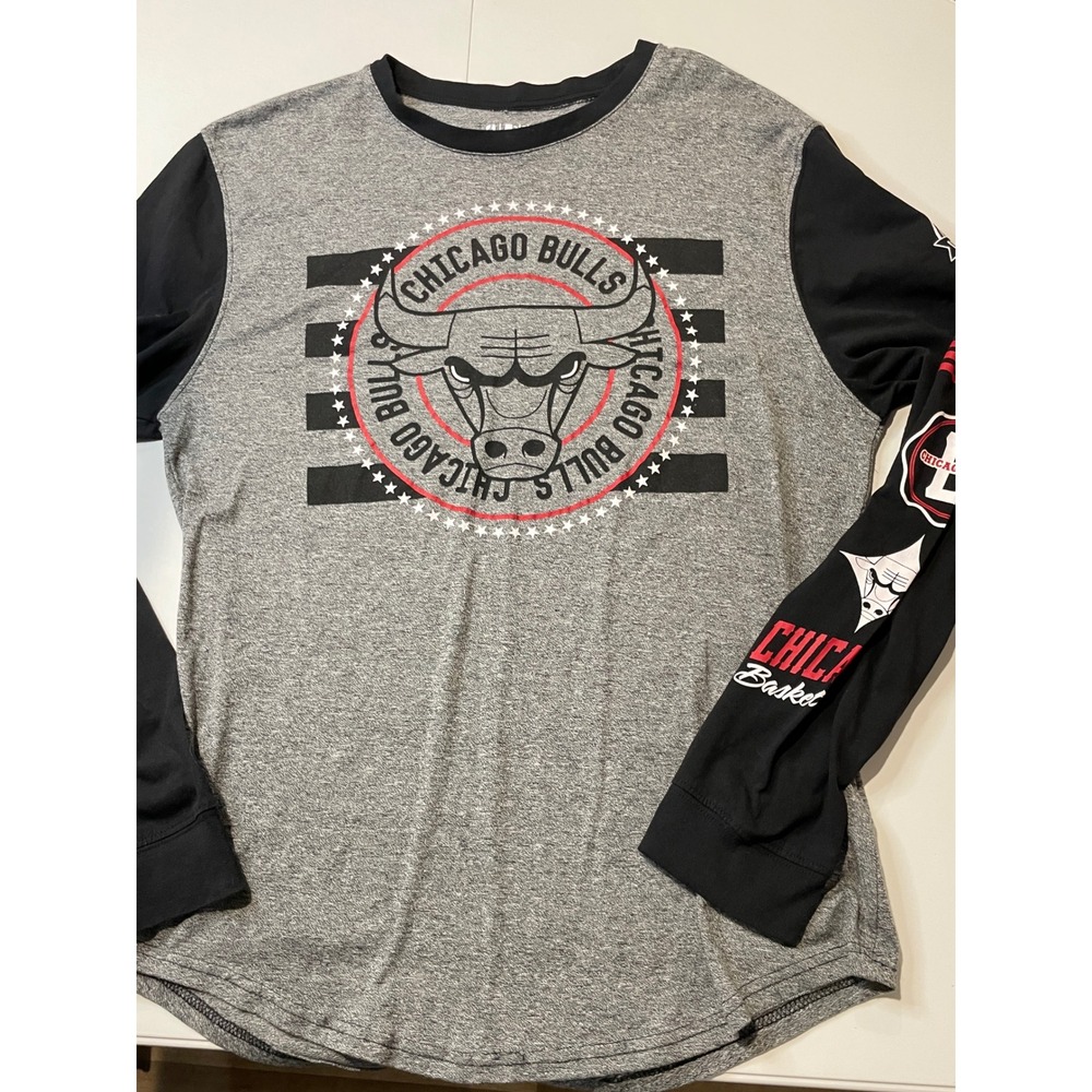 NBA Chicago Bulls Mens XXL Long Sleeve Graphic T-Shirt Grey Black Basketball Tee